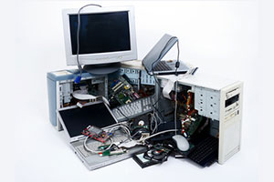 中央区内のオフィス等から出るパソコン・ハードディスクも物理的破壊処理で安心